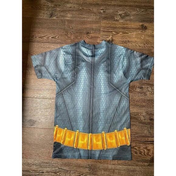 Mens Batman Tshirt DC Comics Torso and Utility Belt Size Small - Picture 2 of 4